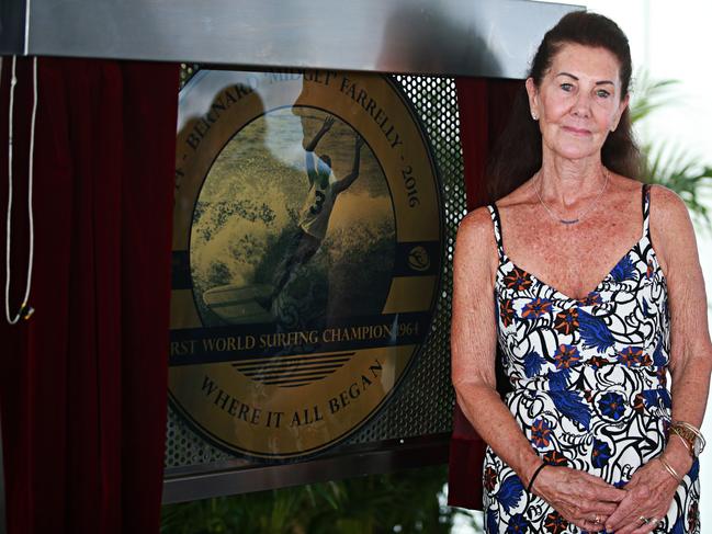 Beverlie Farrelly in March 2017 with the Australian Open of Surfing tribute to her husband, Midget, the first world surfing champion. Picture: Adam Yip