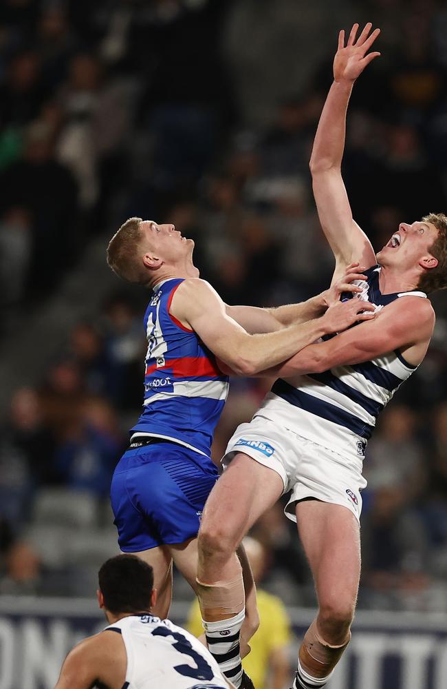 MELBOURNE, AUSTRALIA - August 26 , 2023. AFL . Toby Conway of the Cats battles in the ruck with Bulldog Tim English during the round 24 match between Geelong and the Western Bulldogs at GMHBA Stadium in Geelong, Australia. Photo by Michael Klein.