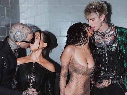 Stars’ steamy VMAs toilet make-out sesh