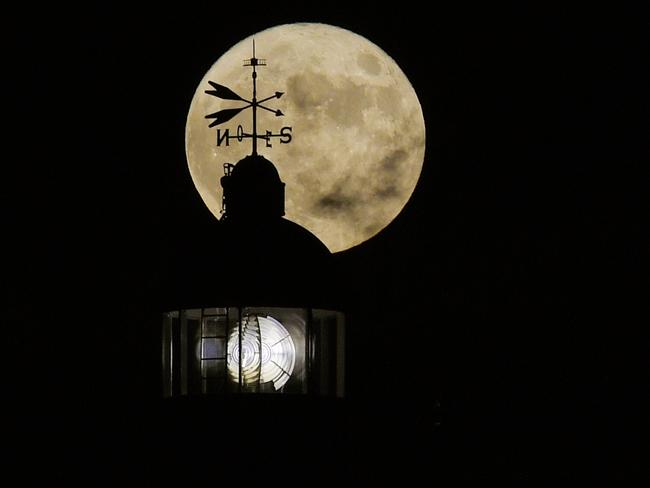 A Supermoon rises behind a lighthouse in Vilanova i la Geltru near Barcelona on November 14, 2016. Picture: AFP PHOTO / LLUIS GENE