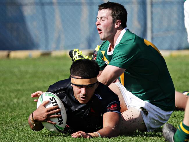 Endeavour SHS (black) playing against Farrer MAHS (Green) in round 1 of Peter Mulholland Cup at Woy Woy Oval. Picture: Adam Yip