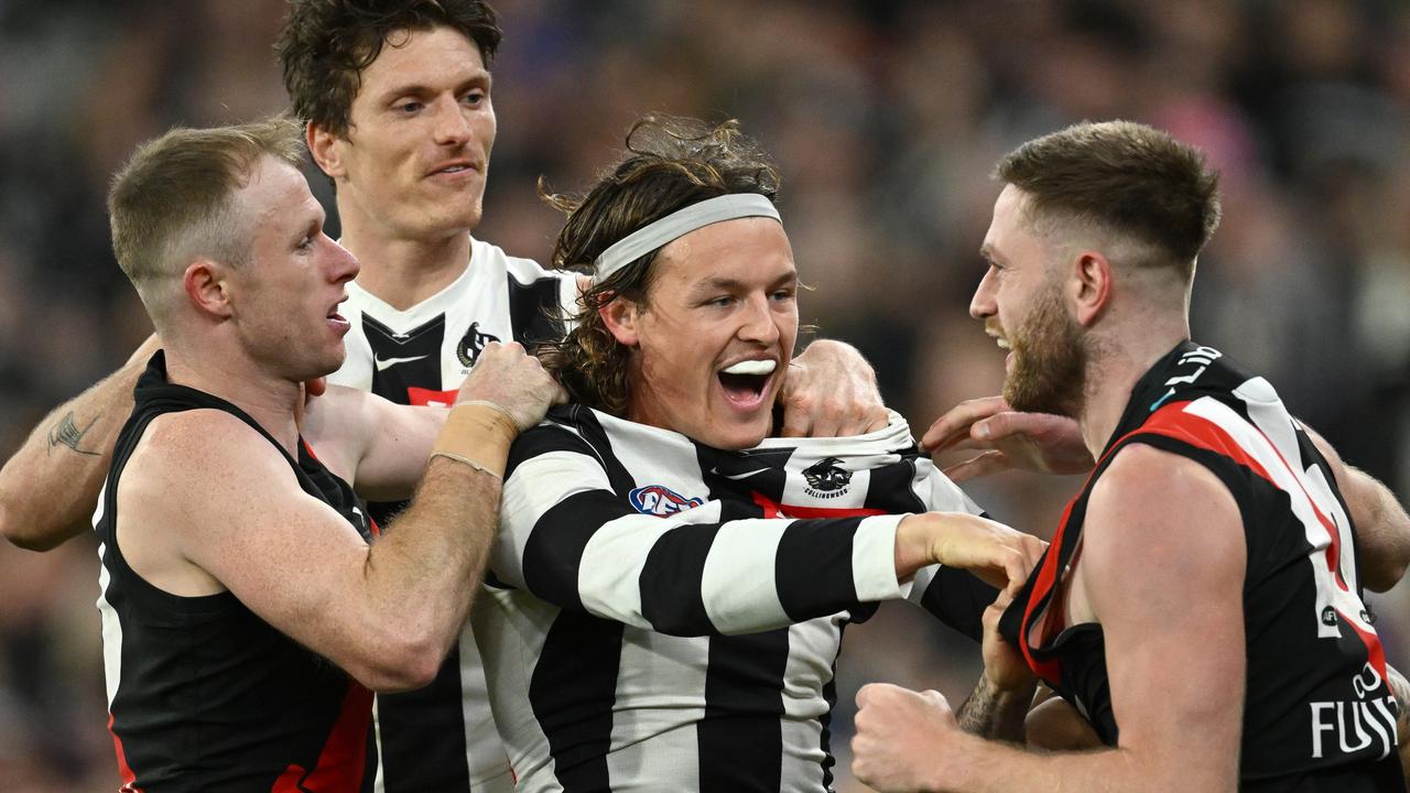 Jack Ginnivan of the Magpies and Jayden Laverde of the Bombers. Picture: Quinn Rooney/Getty Images