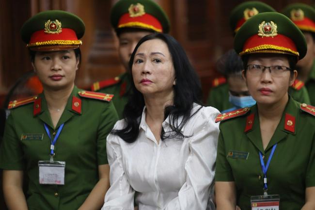 Vietnamese property tycoon Truong My Lan (C) looks on at a court in Ho Chi Minh City on Thursday