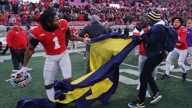 Davison Igbinosun of the Ohio State Buckeyes grabs a Michigan flag. Photo by Jason Mowry / GETTY IMAGES NORTH AMERICA / Getty Images via AFP.