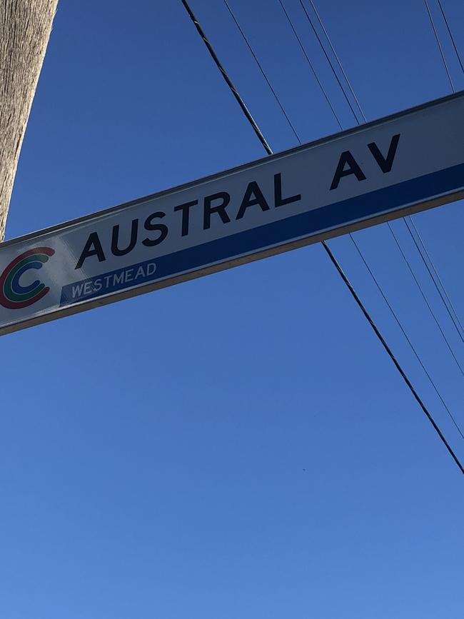 Austral Ave links Bridge and Hawkesbury roads.