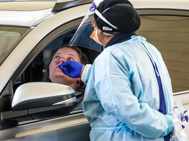 MELBOURNE, AUSTRALIA- NewsWire Photos 14 JULY 2021 : People line up in their cars at the Melbourne Showgrounds to get tested for Covid-19. Sydney's coronavirus cluster has spread to Melbourne. Picture : NCA NewsWire / Ian Currie