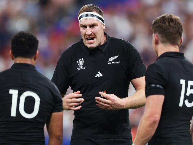 Brodie Retallick of New Zealand speaks with Richie Mo'unga and Beauden Barrett during the Rugby World Cup France 2023 Pool A match between France and New Zealand at Stade de France. Picture: Warren Little/Getty Images