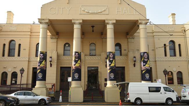 A big turnout of residents is expected at Richmond Town Hall for the ‘bin tax’ meeting.