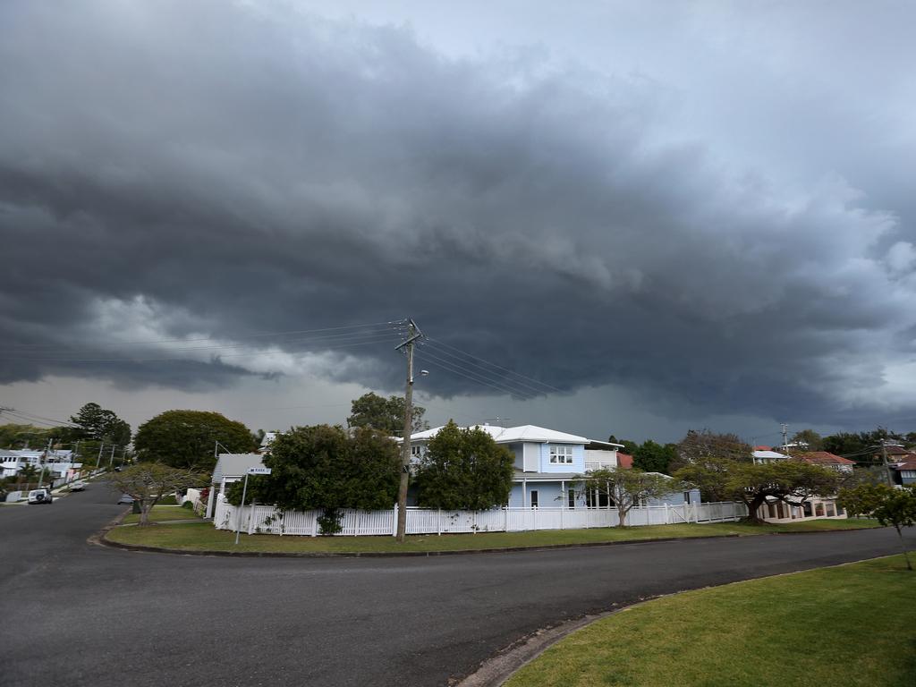 Storm front passes through Kedron. Pic: Josh Woning