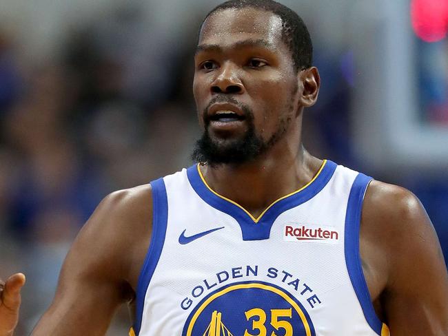 DALLAS, TX - NOVEMBER 17: Kevin Durant #35 of the Golden State Warriors reacts against the Dallas Mavericks in the first half at American Airlines Center on November 17, 2018 in Dallas, Texas. NOTE TO USER: User expressly acknowledges and agrees that, by downloading and or using this photograph, User is consenting to the terms and conditions of the Getty Images License Agreement.   Tom Pennington/Getty Images/AFP == FOR NEWSPAPERS, INTERNET, TELCOS & TELEVISION USE ONLY ==