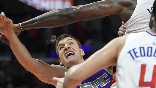 Guard Milos Teodosic (right) watches teammate DeAndre Jordan block a shot.