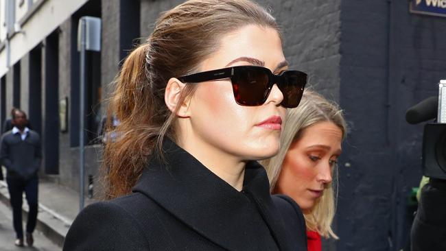 20/06/19 Belle Gibson leaves the federal court in Melbourne flanked by her legal team. Aaron Francis/The Australian