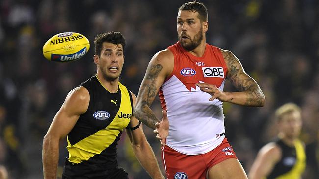 Lance Franklin tries to evade Alex Rance.