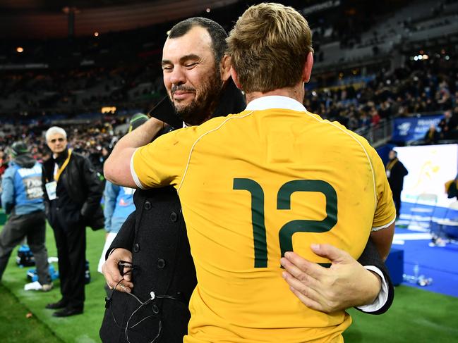 PARIS, FRANCE - NOVEMBER 19: Michael Cheika, Head Coach of Australia celebrates with Kyle Godwin of Australia following the international match between France and Australia at Stade de France on November 19, 2016 in Paris, France. (Photo by Dan Mullan/Getty Images)