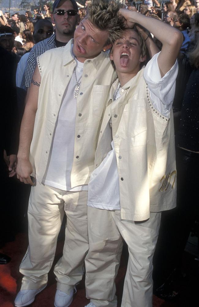 Nick and Aaron Carter both had a costume change for the worse at the 2001 Teen Choice Awards. Picture: Ron Galella, Ltd./WireImage