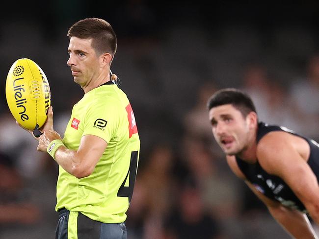 MELBOURNE.  03/03/2022.  AFL. AAMI Community SeriesÃ  Melbourne v Carlton at Marvel StadiumÃ.   Field umpire Michael Pell  . Photo by Michael Klein