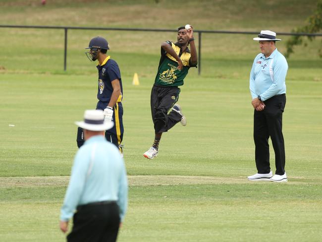 VSDCA 2021-22: Balwyn v BayswaterTimothy Sugumar bowling for Bayswatyer.Picture: Stuart Milligan