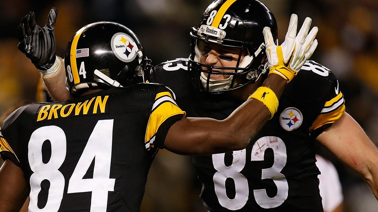 Steelers score late touchdown to keep playoff hopes alive on night