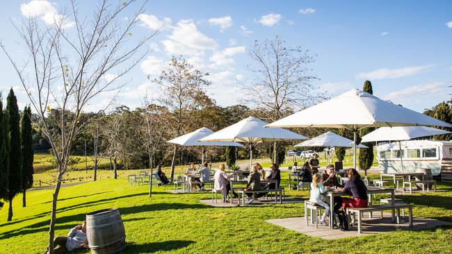 Al fresco eating at Cupitt's Estate.