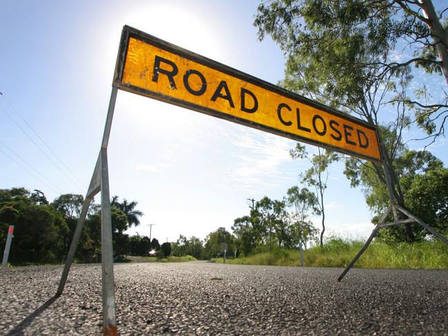 Road closed sign on Fairy Bower Road.  Photo Chris Ison / Morning Bulletin