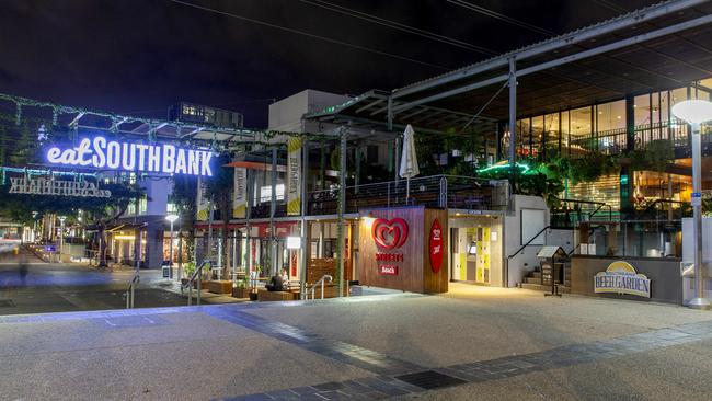 Thousands of Queenslanders are unemployed after the federal government’s decision to close bars, clubs and restaurants. (AAP Image/Richard Walker)