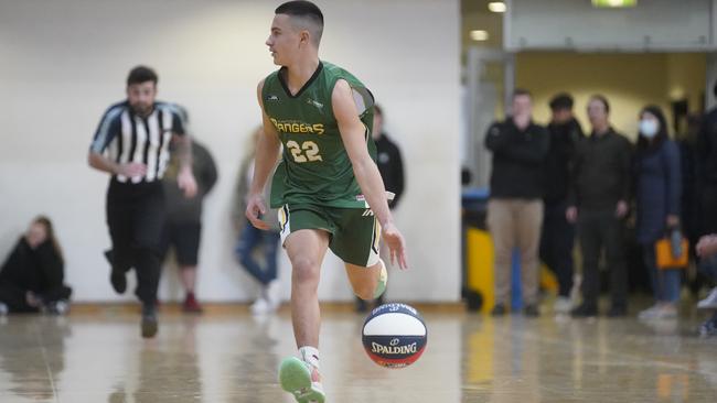 Dandenong’s Austin Kirikiri glides down the court. Picture: Valeriu Campan