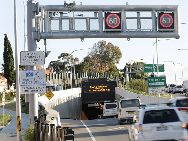 Victorian motorists have been evading fines for running red lights and speeding past fixed traffic cameras. Picture: Christian Gilles