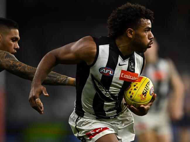 PERTH, AUSTRALIA - MAY 22: Isaac Quaynor runs with the ball during the 2022 AFL Round 10 match between the Fremantle Dockers and the Collingwood Magpies at Optus Stadium on May 22, 2022 in Perth, Australia. (Photo by Daniel Carson/AFL Photos via Getty Images)