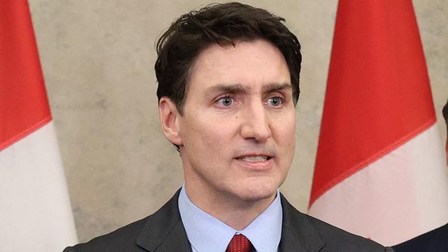 TOPSHOT - Canada's Prime Minister Justin Trudeau speaks, flanked by  Minister of Foreign Affairs Melanie Joly (L) and Minister of Finance and Intergovernmental Affairs Dominic LeBlanc, during a news conference February 1, 2025 on Parliament Hill in Ottawa, Canada. Canada will hit back at US tariffs with 25 percent levies of its own on select American goods, Prime Minister Justin Trudeau said on February 1. "Canada will be responding to the US trade action with 25 percent tariffs against Can$155 billion ($106 billion) worth of American goods," he said in a dramatic tone as he warned of a fracture in longstanding Canada-US ties. (Photo by Dave Chan / AFP) / ALTERNATE CROP