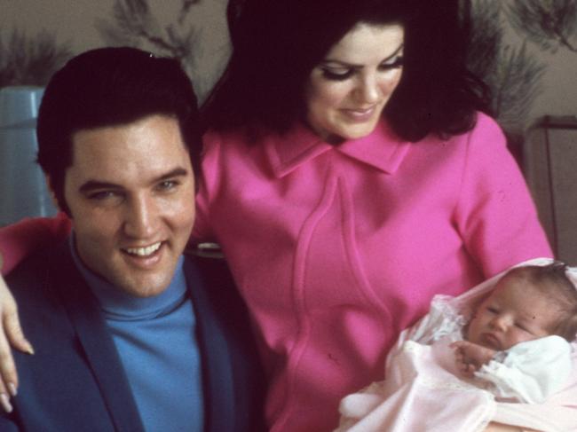 MEMPHIS, TN - FEBRUARY 5:  Rock and roll singer Elvis Presley with his wife Priscilla Beaulieu Presley and their 4 day old daughter Lisa Marie Presley on February 5, 1968 in Memphis, Tennessee. (Photo by Michael Ochs Archives/Getty Images)