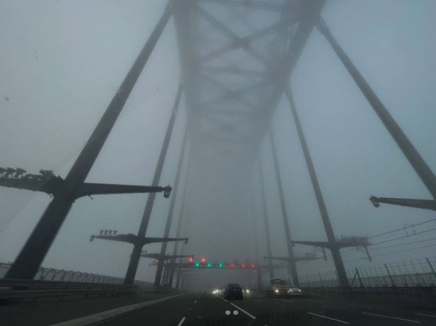 The Sydney Harbour Bridge covered in a tick fog. Picture: Instagram/klr_redv6