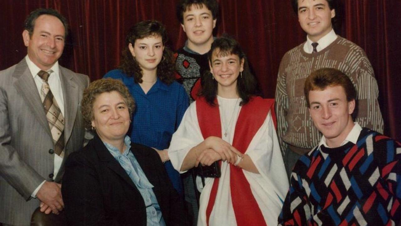 Murder victim Salvatore Rotiroti with his wife Giuseppina and their five children (L-R) Maria, Tony, Elizabeth, Joe and Vince (seated)