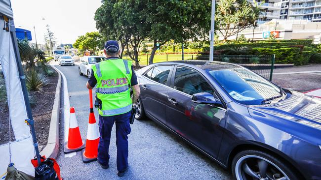 Police at the Queensland border checkpoint between Coolangatta and Tweed Heads. Picture: Nigel Hallett.