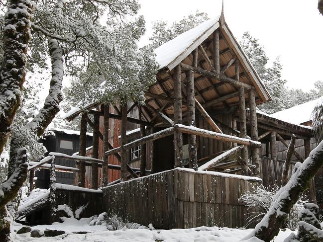 A replica of the original chalet at Cradle Mountain.