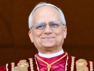 Newly elected Pope Leo XIV arrives on the main central loggia balcony of St. Peter’s Basilica for the first time, after the cardinals ended the conclave, in the Vatican, on May 8, 2025. Picture: Alberto Pizzoli/Getty Images