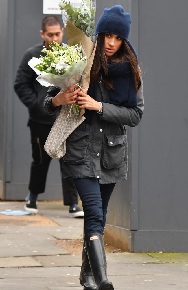 She was seen buying flowers in London. Picture: LDNPIX / MEGA