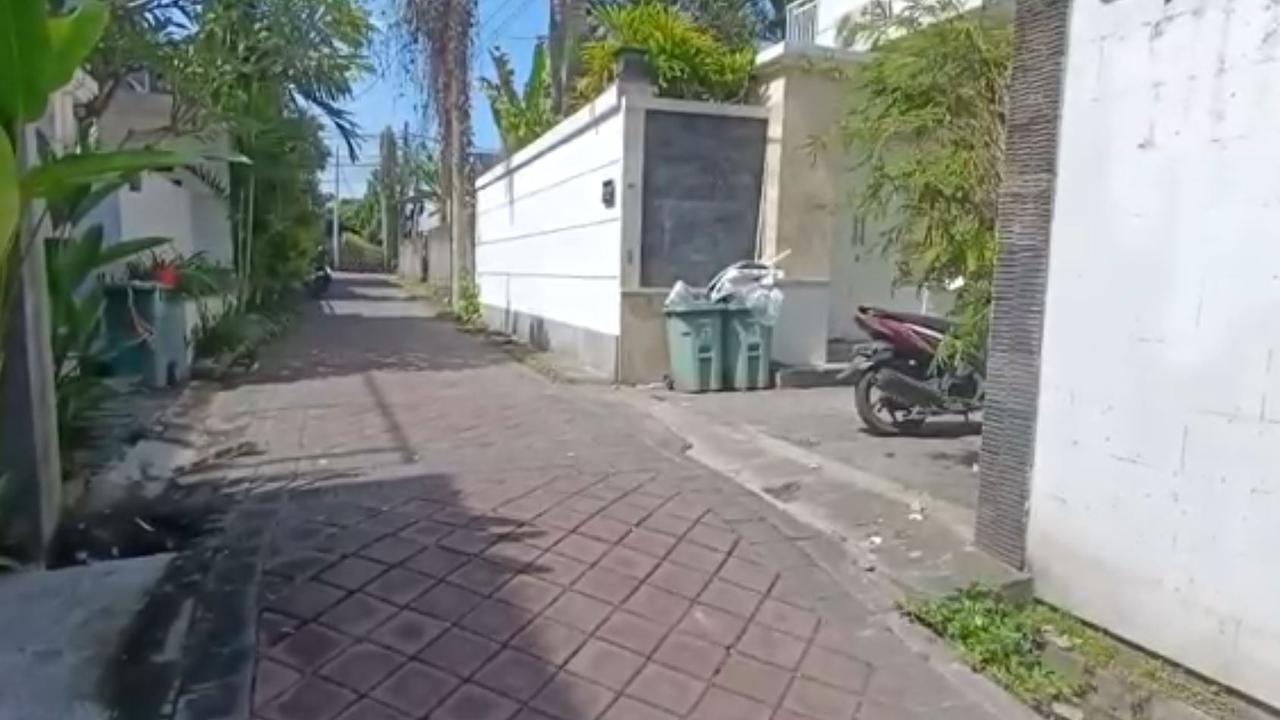 The laneway where Lamar Ahchee was arrested by about seven police officers on Thursday