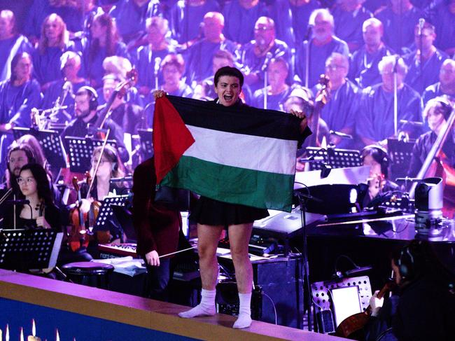 Pro-Palestine protesters interrupt the Carols by Candlelight concert at the Sidney Myer Music Bowl in Melbourne, Sunday, December 24, 2023. (AAP Image/Diego Fedele) NO ARCHIVING