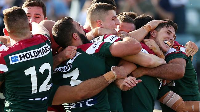 CANBERRA, AUSTRALIA — OCTOBER 29: Lebanon players celebrate a try by Mitchell Moses during the 2017 Rugby League World Cup match between France and Lebanon at Canberra Stadium on October 29, 2017 in Canberra, Australia. (Photo by Mark Nolan/Getty Images)