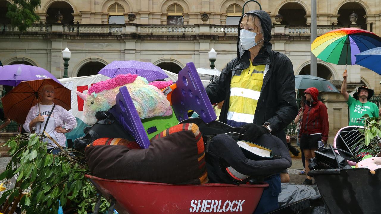 Protesters dump cyclone-sodden belongings outside parliament