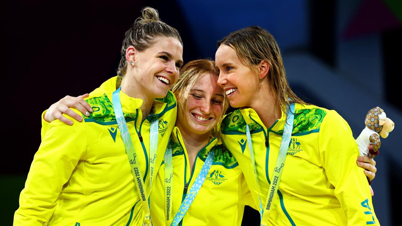 SMollie O’Callaghan flanked by Shayna Jack and Emma McKeon. Picture: Elsa/Getty Images