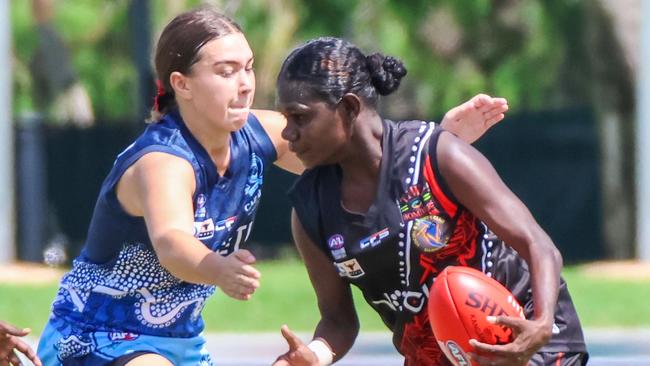 Darwin Buffettes and Tiwi Bombers will clash in Round 12 of the 2022-23 NTFL women's premier league. Picture: Celina Whan / AFLNT Media