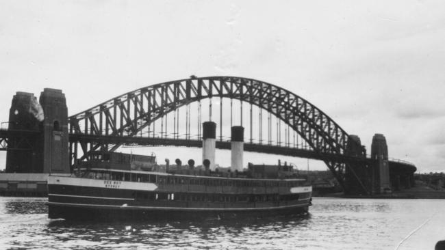 The ferry Dee Why leaving Circular Quay