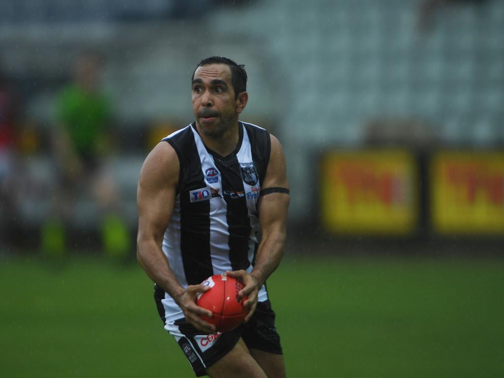 Eddie Betts looks further afield for Palmerston Magpies in Round 1. Picture: (A)manda Parkinson.