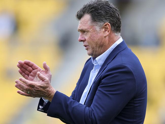 WELLINGTON, NEW ZEALAND - JANUARY 11: Coach Carl Veart of Adelaide United talks to his players during the round 13 A-League Men match between Wellington Phoenix and Adelaide United at Sky Stadium, on January 11, 2025, in Wellington, New Zealand. (Photo by Hagen Hopkins/Getty Images)