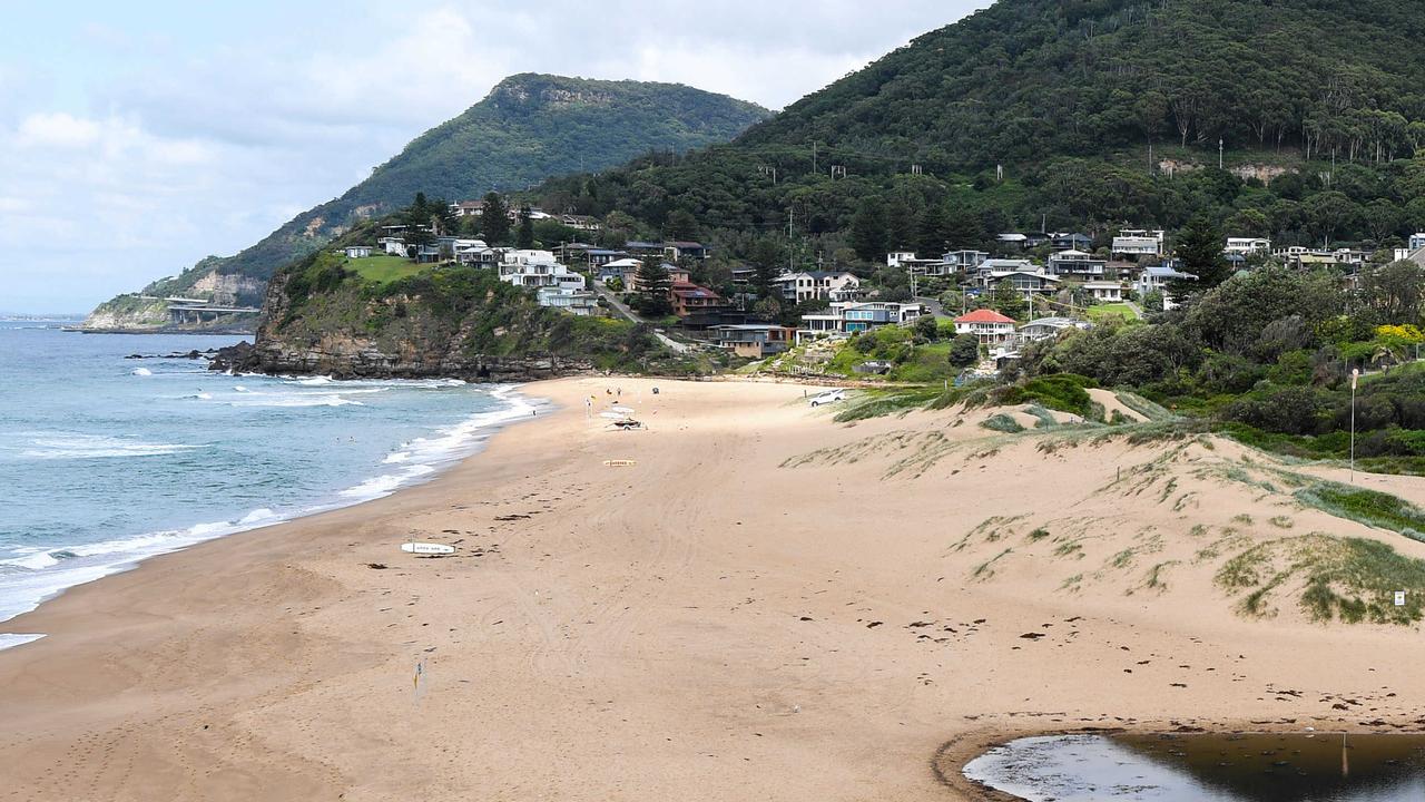 Body washes up on beach south of Sydney | The Chronicle