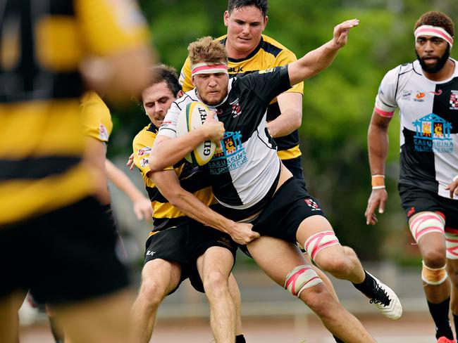 Darwin Dragons vs University in the NTRU at Rugby Park. Elliot Lewis (18) - Ben Parkes (U4)