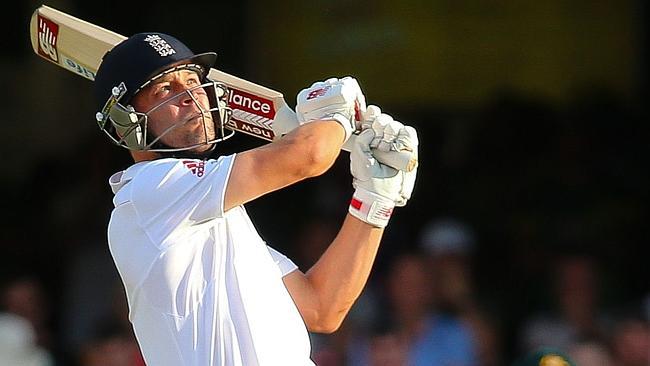 Jonathan Trott plays that fateful pull shot at the Gabba. AFP PHOTO / Patrick Hamilton