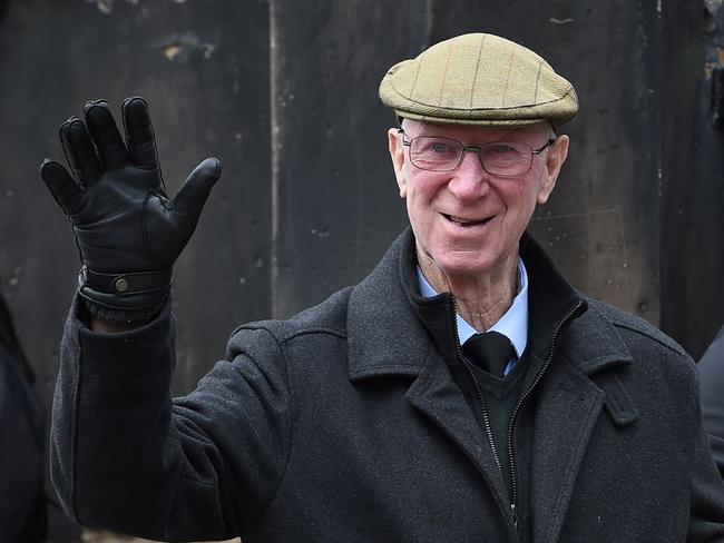 (FILES) In this file photo taken on March 04, 2019 Jack Charlton arrives at Stoke Minster church for the funeral service of England's former goalkeeper Gordon Banks in Stoke-on-Trent, central England. - Jack Charlton, a member of the England World Cup winning side that won the 1966 World Cup, has died aged 85, his former club Leeds United announced on July 11. Charlton -- elder brother of his fellow World Cup winning team-mate Bobby -- was an integral part of the great Don Revie managed Leeds United side that won the 1969 League title and the 1972 FA Cup. (Photo by Paul ELLIS / AFP)