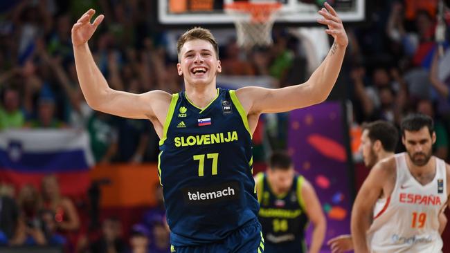 Brotherly love. Dragic & Doncic at Slovenia-Serbia final Eurobasket